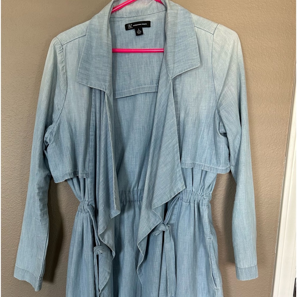 Nice stylish thin coat.